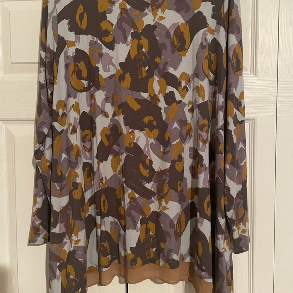 LOGO ABSTRACT BUTTON FRONT CARDIGAN-  L- New Without Tag